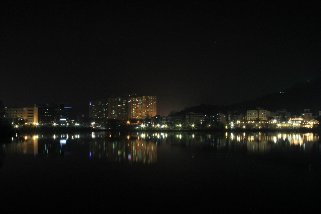 天湖池の夜景 Image2